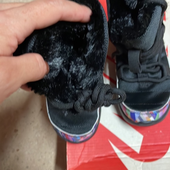 Brand new in box Nike girls Roshe 1 hi print faux fur lined boots. - Picture 5 of 6